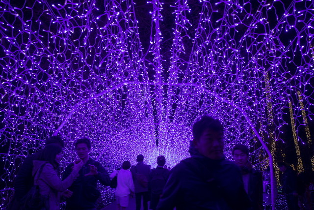 湘南シャンデリア　青いLEDの光のトンネルが美しい。