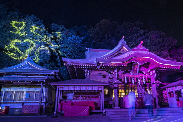 江島神社（辺津宮）ここでも光の演出が見られます。
