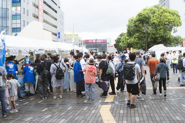 藤沢駅北口　サンパール広場